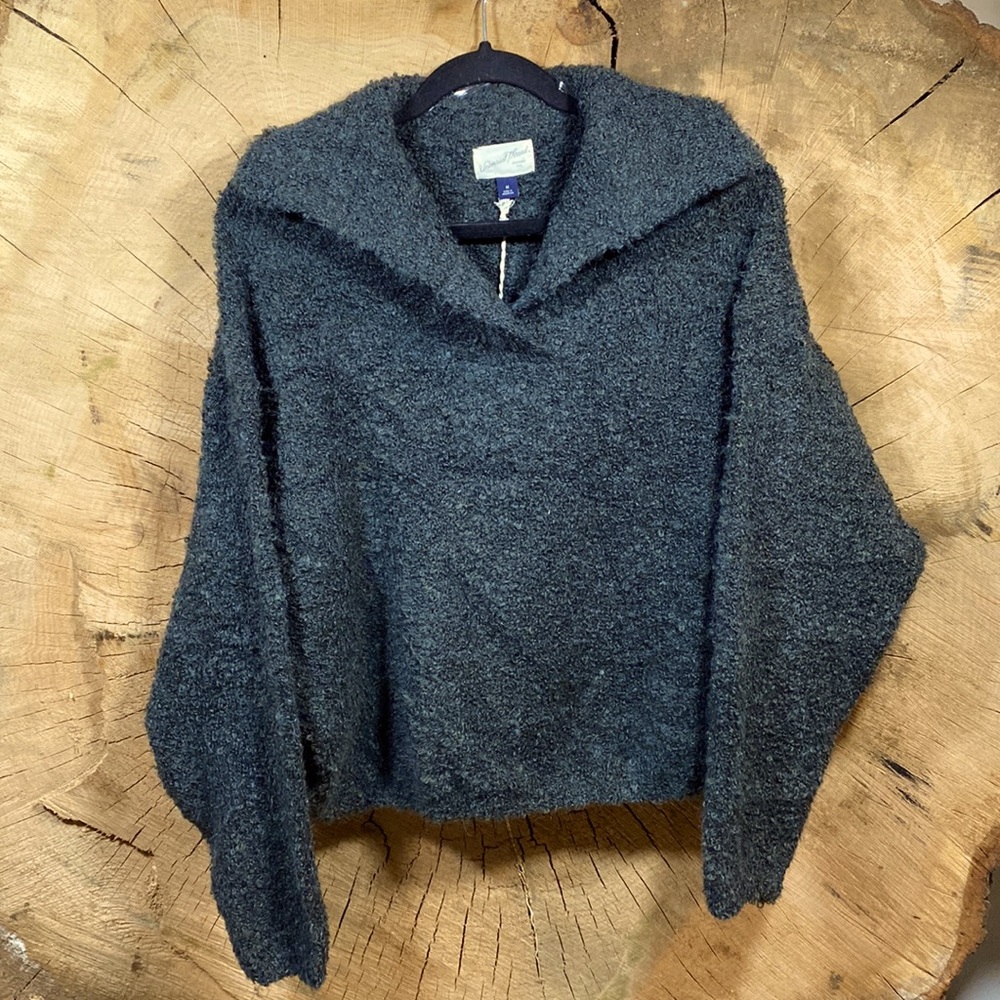 VNeck long sleeve sweater - size medium